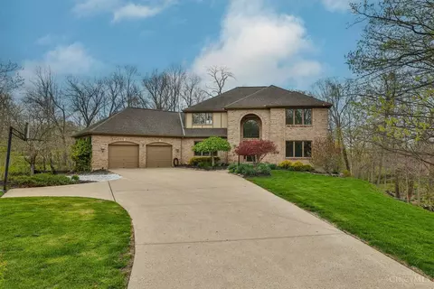 579 Miami Bluff Ct, Loveland, OH 45140