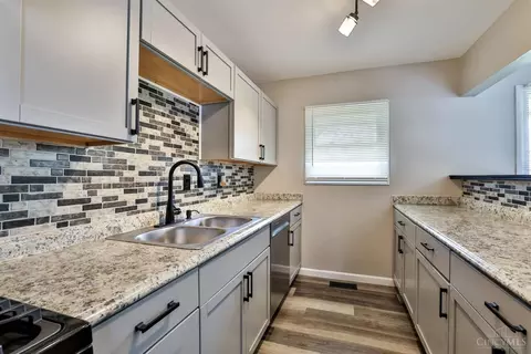 8672 Balboa Dr, Cincinnati, OH 45231 photo 12