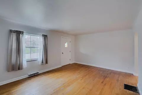 3939 Farrell Dr, Cincinnati, OH 45211 photo 8
