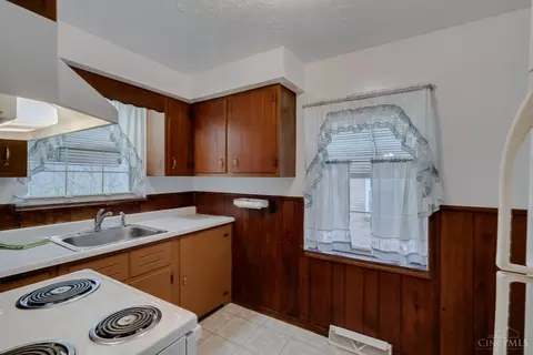 3939 Farrell Dr, Cincinnati, OH 45211 photo 15