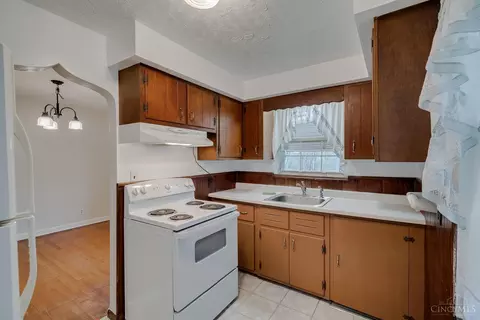 3939 Farrell Dr, Cincinnati, OH 45211 photo 16