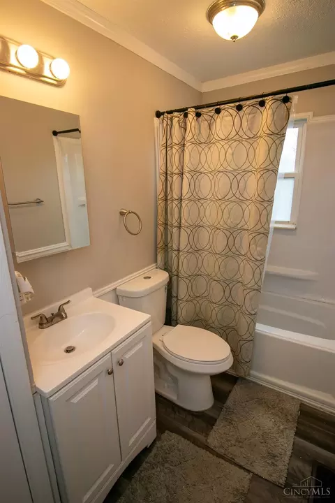 Bath - 4290 Bantam Ln, Cincinnati, OH 45245 photo 1 of 2