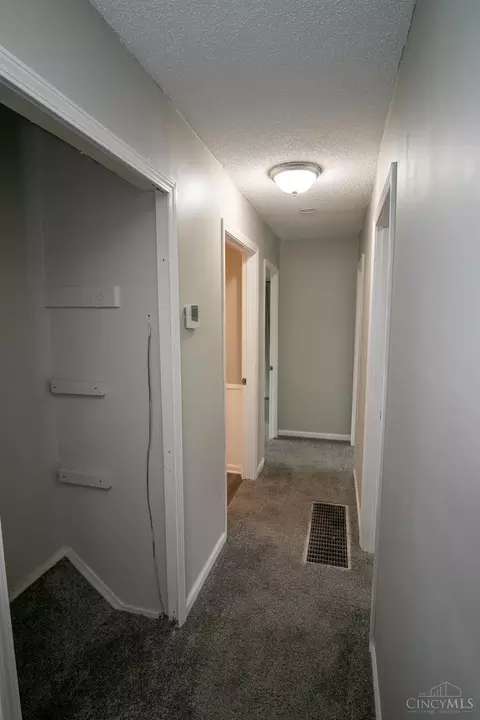 Entry Way - 4290 Bantam Ln, Cincinnati, OH 45245 photo 1 of 2
