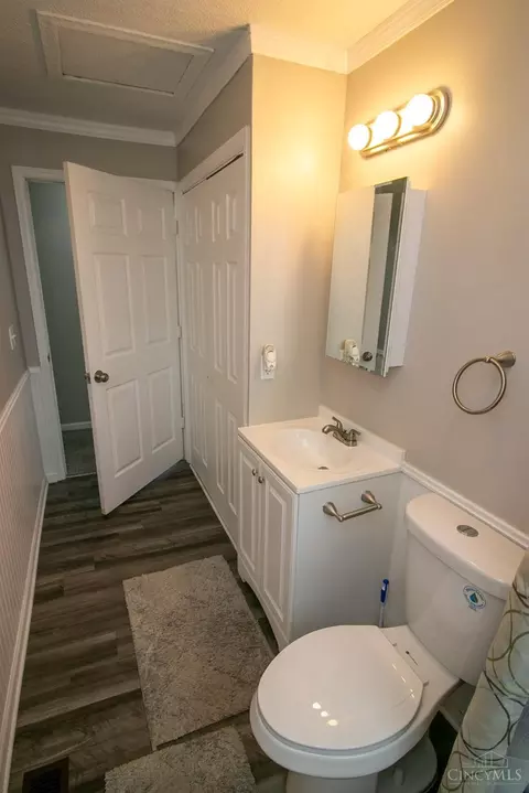 Bath - 4290 Bantam Ln, Cincinnati, OH 45245 photo 2 of 2