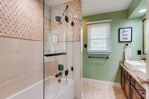 Bath - 9274 Witherbone Ct, Cincinnati, OH 45242 photo 9 of 11