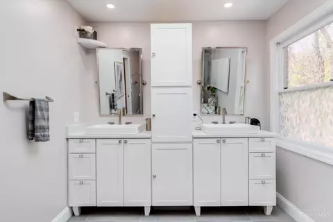 Bath - 9274 Witherbone Ct, Cincinnati, OH 45242 photo 5 of 11