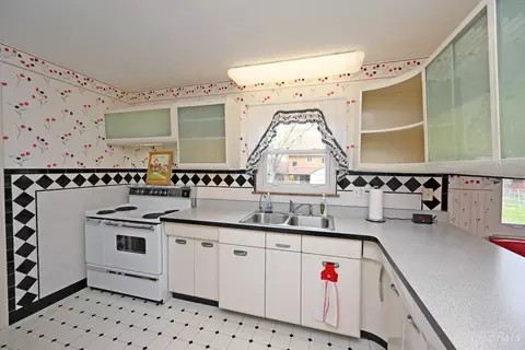 1550 Corcoran Pl, Cincinnati, OH 45224 photo 13