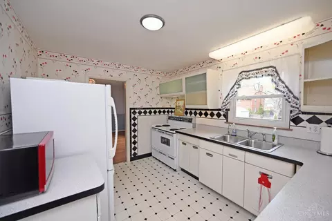 1550 Corcoran Pl, Cincinnati, OH 45224 photo 12