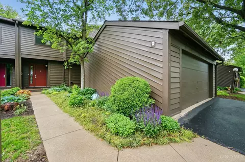 8517 Wyoming Club Dr, Cincinnati, OH 45215