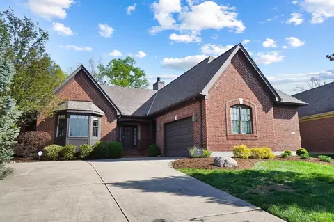 100 Carruthers Pond Dr, Glendale, OH 45246