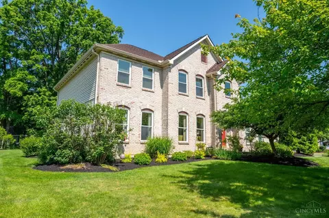 6733 Man O War Ln, Mason, OH 45040