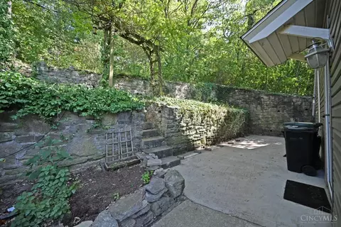725 Riddle Rd, Cincinnati, OH 45220 photo 18