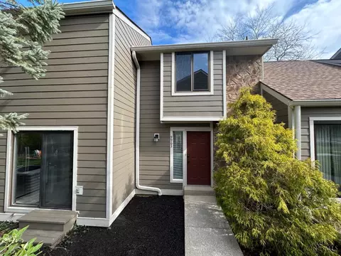 9963 Timbers Dr, Blue Ash, OH 45242