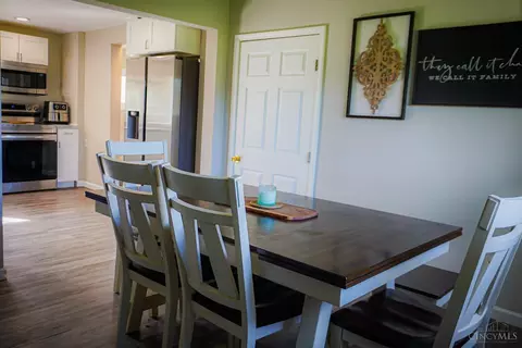 Dining - 1580 Friendly Ln, Williamsburg, OH 45176 photo 1 of 2