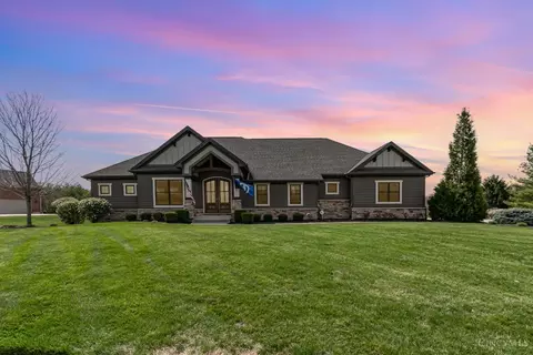 1077 Roger Scott Dr, Sugarcreek Township, OH 45305