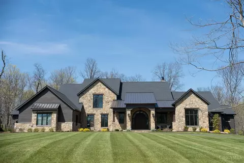 9 Saddlewood Ln, Cincinnati, OH 45242