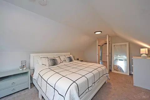 Bedroom - 6905 Roe St, Cincinnati, OH 45227 photo 2 of 4