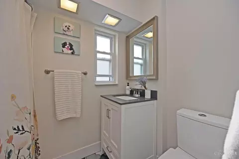 Bath - 6905 Roe St, Cincinnati, OH 45227 photo 5 of 5