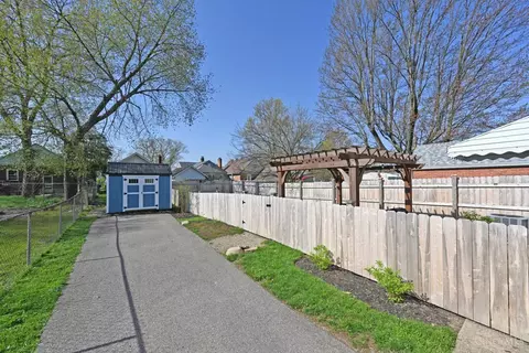 Exterior - 6905 Roe St, Cincinnati, OH 45227 photo 6 of 7