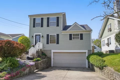63 Chestnut Ave, Wyoming, OH 45215