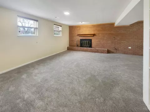 Living - 2709 Robers Ave, Cincinnati, OH 45239 photo 5 of 6
