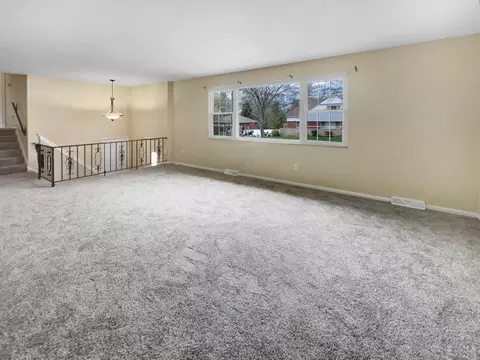 Living - 2709 Robers Ave, Cincinnati, OH 45239 photo 3 of 6