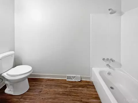 Bath - 2709 Robers Ave, Cincinnati, OH 45239 photo 1 of 3