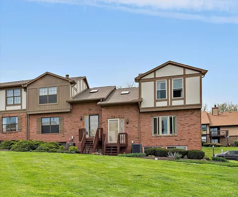 30 Fairgreen Cir, Fairfield, OH 45014