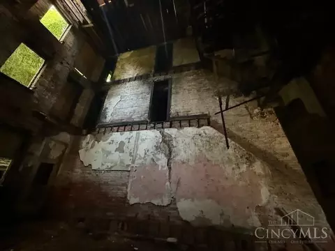 2526 Riverside Dr, Cincinnati, OH 45202 photo 8