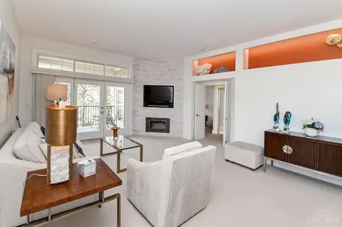 Living - 2498 Walnutview Ct, Cincinnati, OH 45230 photo 3 of 6