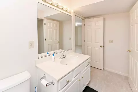 Bath - 2498 Walnutview Ct, Cincinnati, OH 45230 photo 9 of 9
