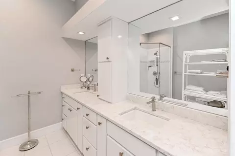 Bath - 2498 Walnutview Ct, Cincinnati, OH 45230 photo 5 of 9