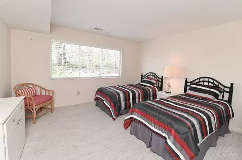 Bedroom - 2498 Walnutview Ct, Cincinnati, OH 45230 photo 4 of 5