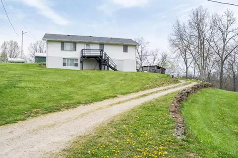 1070 Old State Rd, Manchester, OH 45144