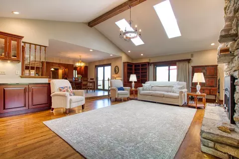 Living - 6172 W Fork Rd, Cincinnati, OH 45247 photo 2 of 4