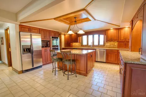 Kitchen - 6172 W Fork Rd, Cincinnati, OH 45247 photo 2 of 3