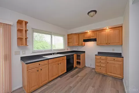 Kitchen - 2418 Impala Dr, Cincinnati, OH 45231 photo 3 of 5