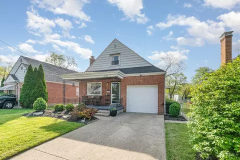 Exterior - 8524 Plainfield Rd, Cincinnati, OH 45236 photo 2 of 8