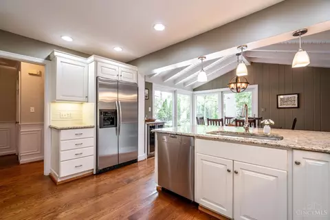 Kitchen - 6906 Miami Bluff Dr, Mariemont, OH 45227 photo 1 of 5