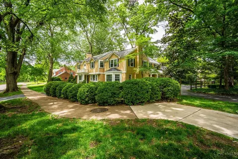 Exterior - 6906 Miami Bluff Dr, Mariemont, OH 45227 photo 5 of 15