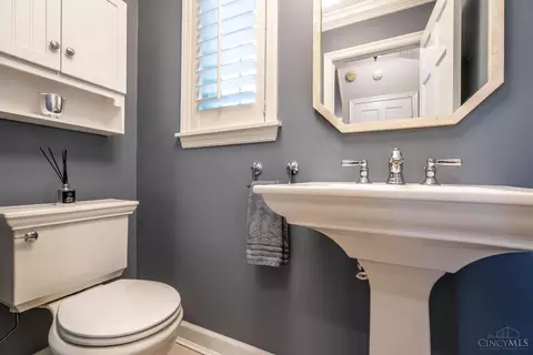 Bath - 6906 Miami Bluff Dr, Mariemont, OH 45227 photo 1 of 6
