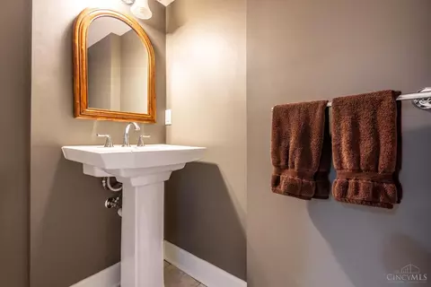 Bath - 6906 Miami Bluff Dr, Mariemont, OH 45227 photo 6 of 6