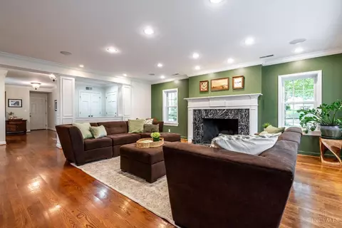 Living - 6906 Miami Bluff Dr, Mariemont, OH 45227 photo 7 of 9