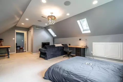 Bedroom - 6906 Miami Bluff Dr, Mariemont, OH 45227 photo 9 of 9