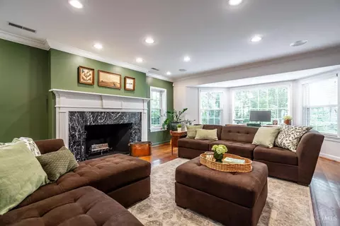 Living - 6906 Miami Bluff Dr, Mariemont, OH 45227 photo 5 of 9