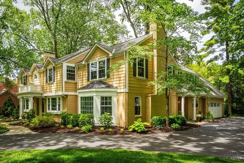 Exterior - 6906 Miami Bluff Dr, Mariemont, OH 45227 photo 2 of 15