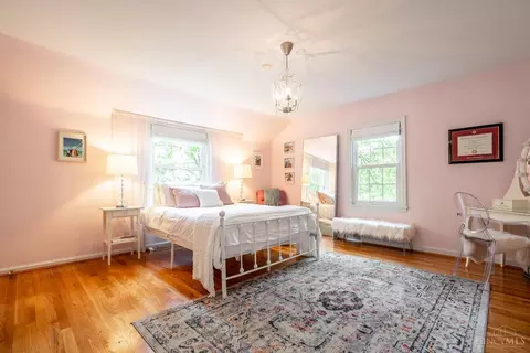 Bedroom - 6906 Miami Bluff Dr, Mariemont, OH 45227 photo 3 of 9