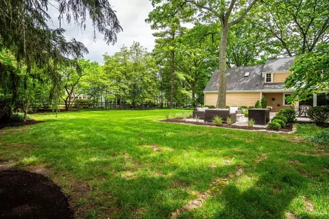 Exterior - 6906 Miami Bluff Dr, Mariemont, OH 45227 photo 13 of 15