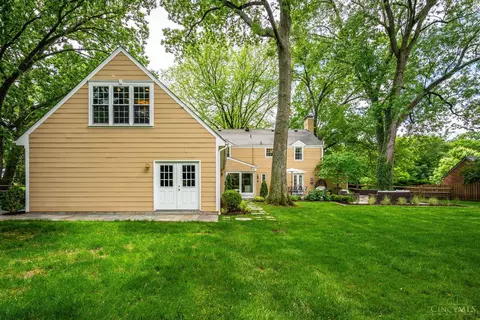 Exterior - 6906 Miami Bluff Dr, Mariemont, OH 45227 photo 12 of 15