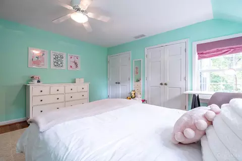 Bedroom - 6906 Miami Bluff Dr, Mariemont, OH 45227 photo 6 of 9